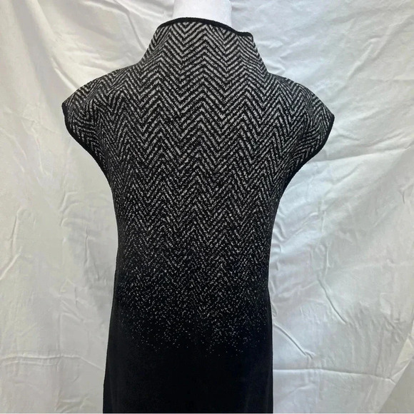 Armani Collezioni long sleeveless zip-up herringbone ombré cardigan. - Picture 5 of 10